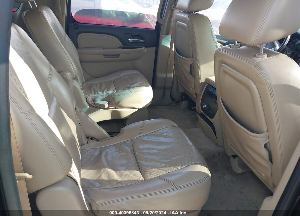 2010 GMC YUKON XL 1500 DENALI VIN: 1GKUKMEFXAR168455