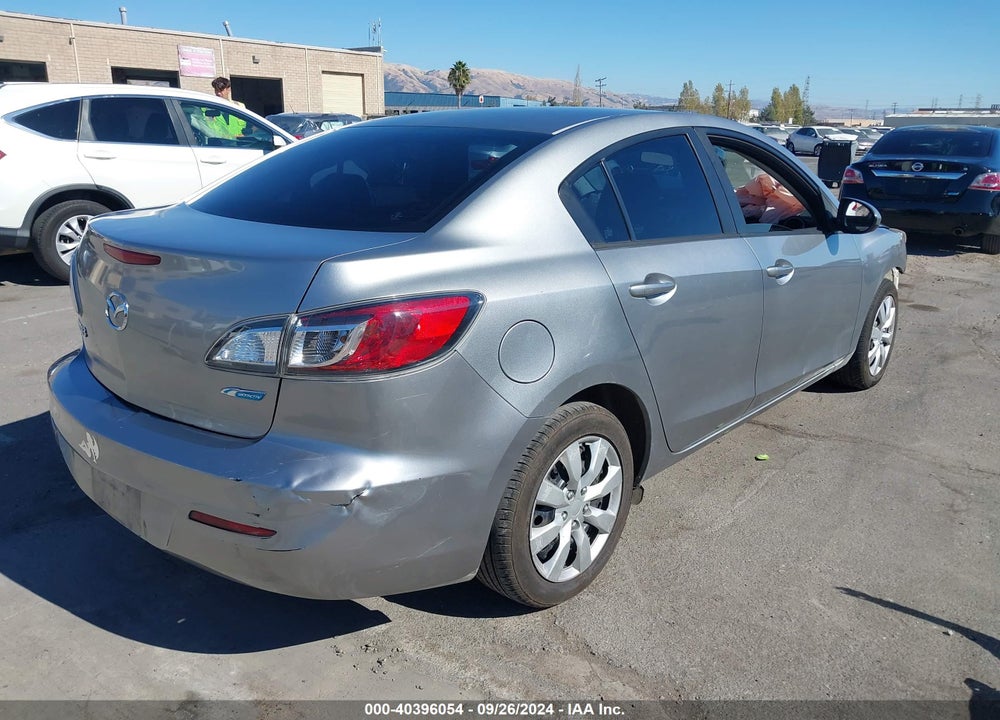 2013 MAZDA 3 I SPORT VIN: JM1BL1UP5D1782213