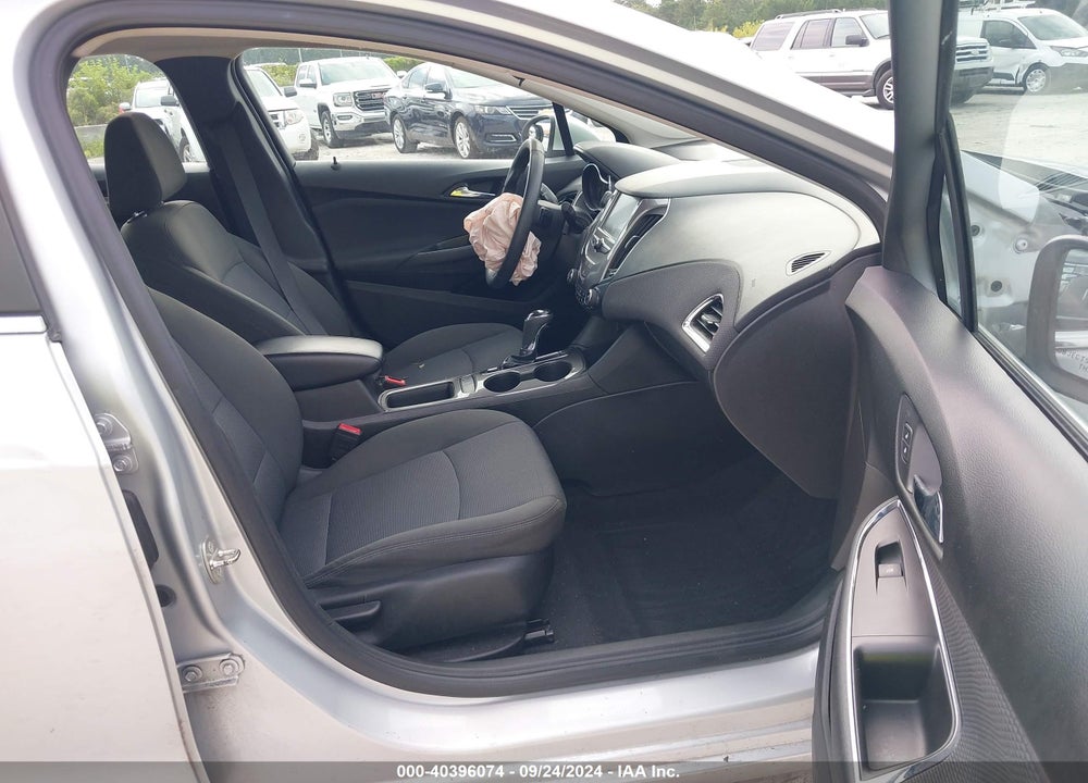 2018 CHEVROLET CRUZE VIN: 1G1BE5SM8J7161074