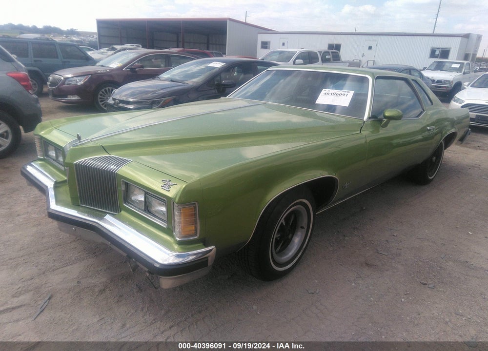 1976 PONTIAC GRAND PRIX VIN: 2J57M6P241810