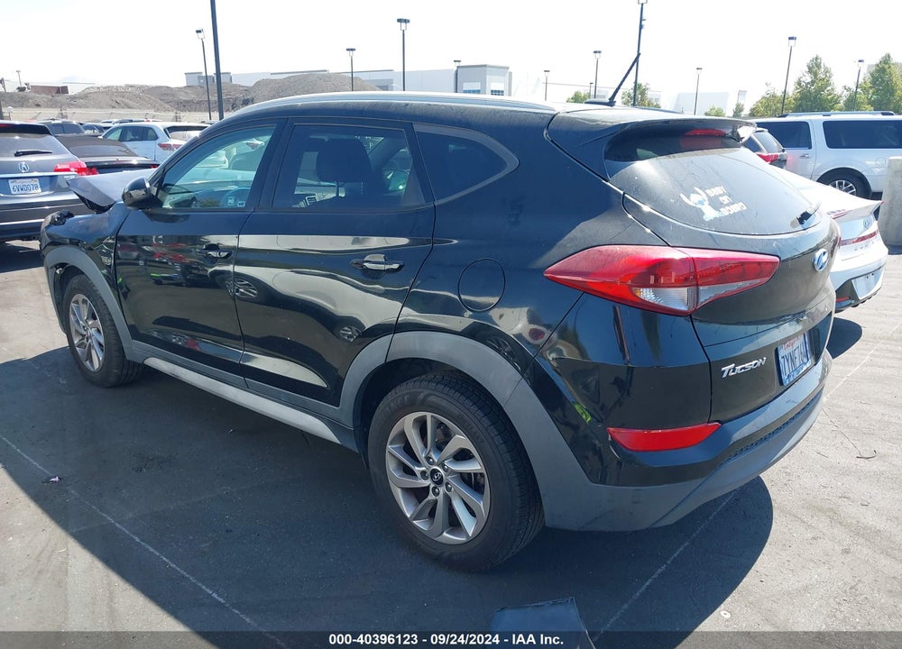 2017 HYUNDAI TUCSON SE VIN: KM8J33A46HU442036