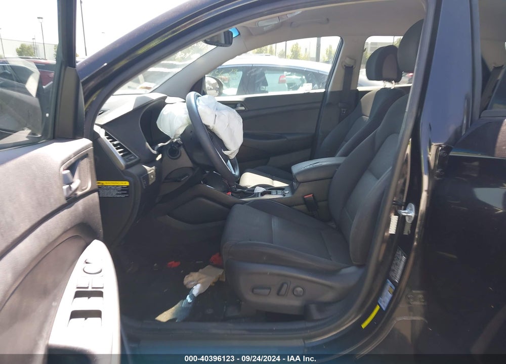 2017 HYUNDAI TUCSON SE VIN: KM8J33A46HU442036