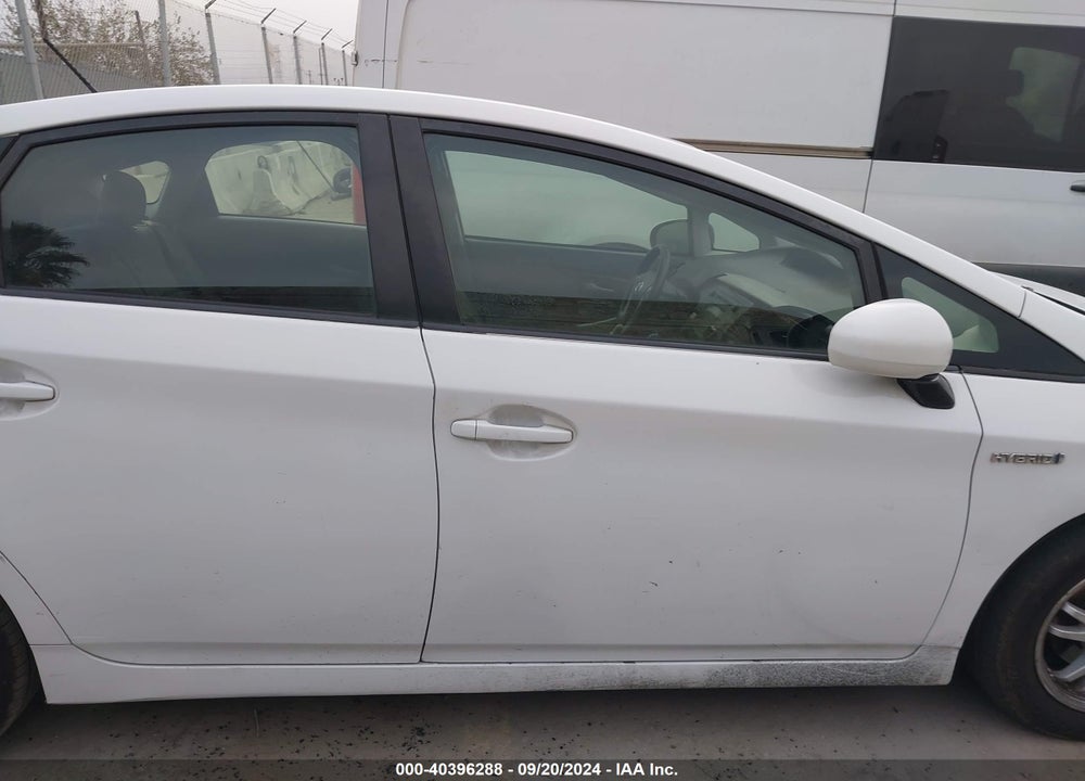 2011 TOYOTA PRIUS TWO VIN: JTDKN3DU6B5304187