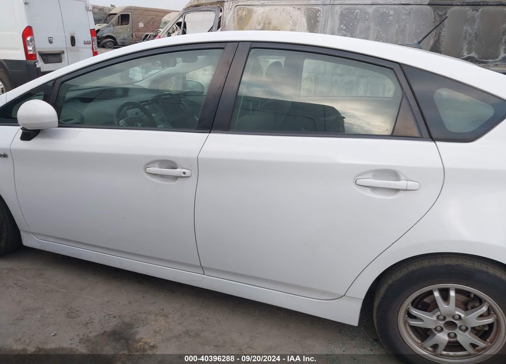2011 TOYOTA PRIUS TWO VIN: JTDKN3DU6B5304187