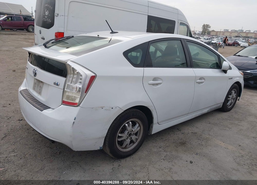 2011 TOYOTA PRIUS TWO VIN: JTDKN3DU6B5304187