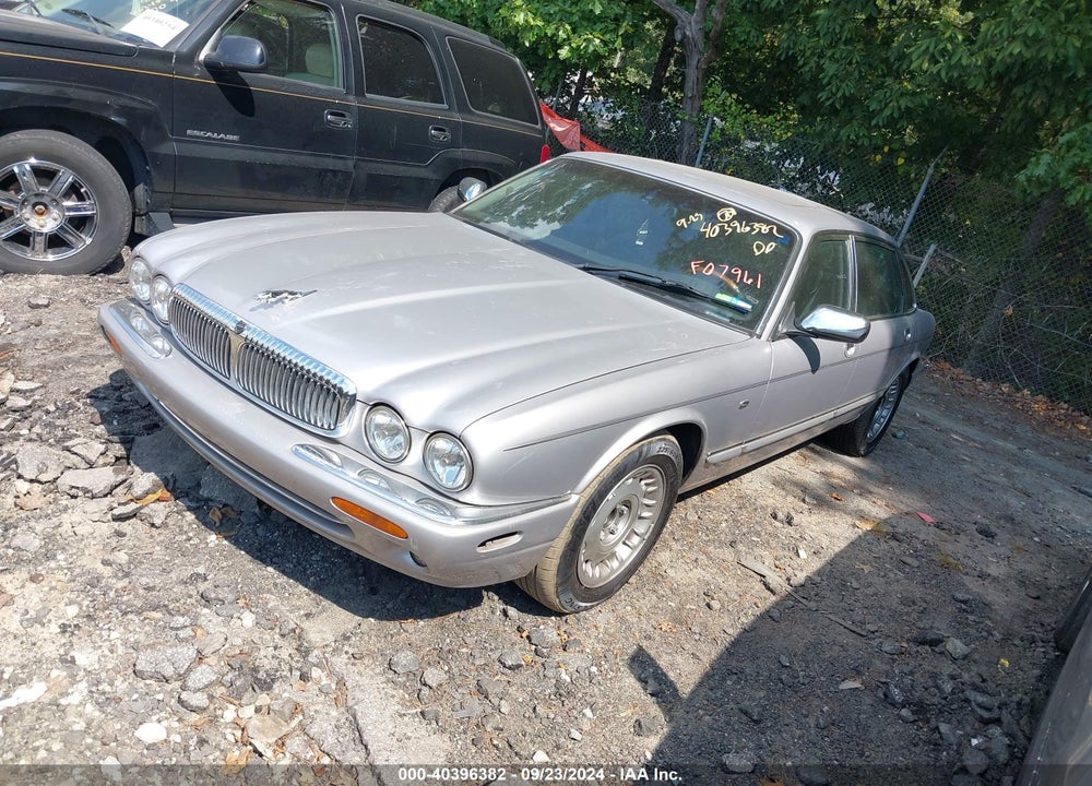 2000 JAGUAR XJ8 VANDEN PLAS VIN: SAJDA24C7YLF07961