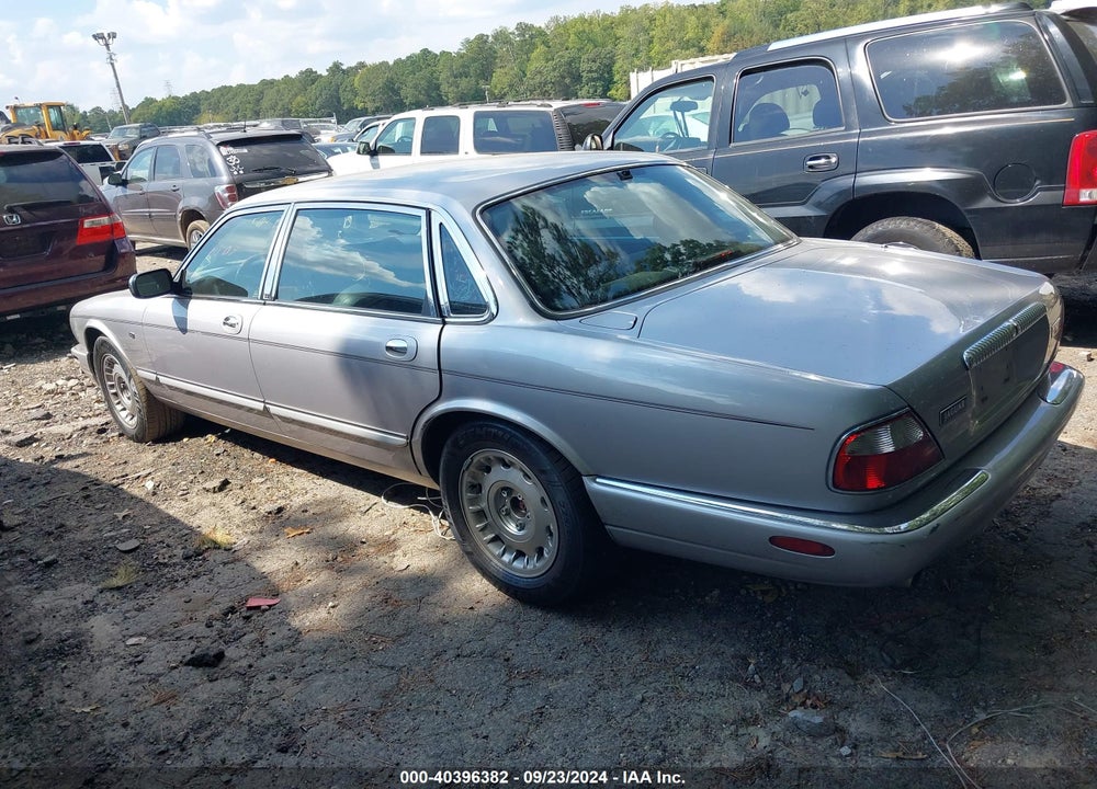 2000 JAGUAR XJ8 VANDEN PLAS VIN: SAJDA24C7YLF07961