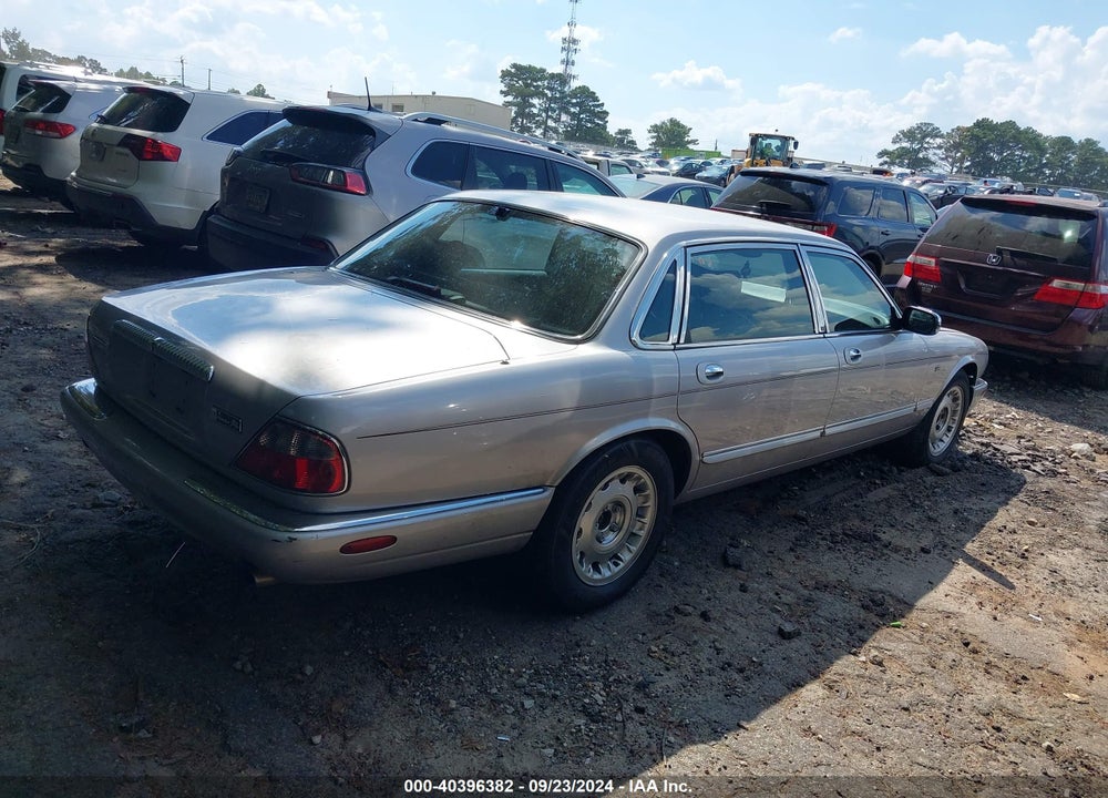 2000 JAGUAR XJ8 VANDEN PLAS VIN: SAJDA24C7YLF07961