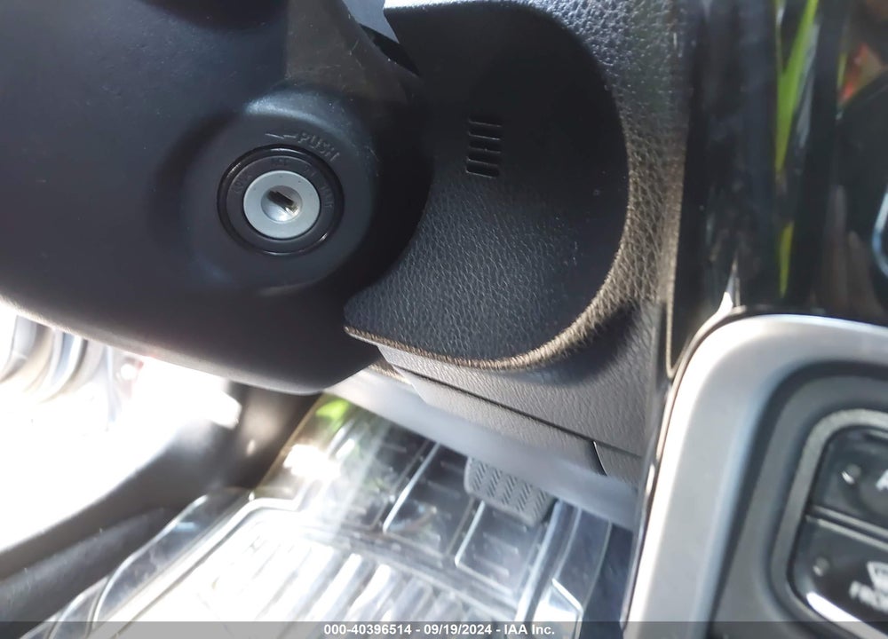 2019 TOYOTA COROLLA LE VIN: 2T1BURHE5KC238985
