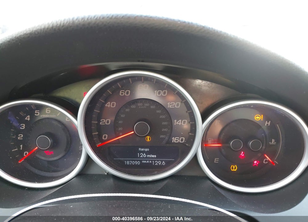 2011 ACURA RL 3.7 VIN: JH4KB2F65BC000554
