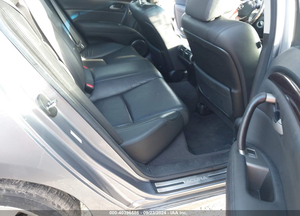 2011 ACURA RL 3.7 VIN: JH4KB2F65BC000554