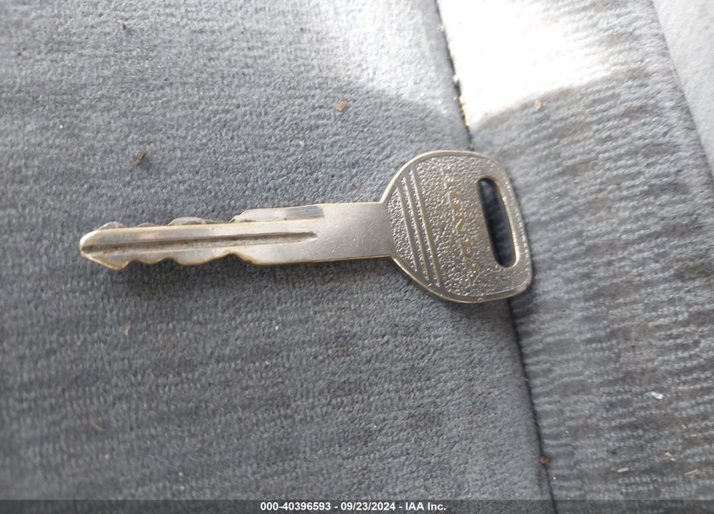 2000 HONDA CIVIC VALUE PACKAGE VIN: 2HGEJ6611YH537247