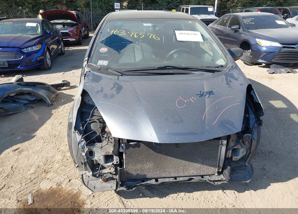 2013 HONDA FIT VIN: JHMGE8H30DC037680