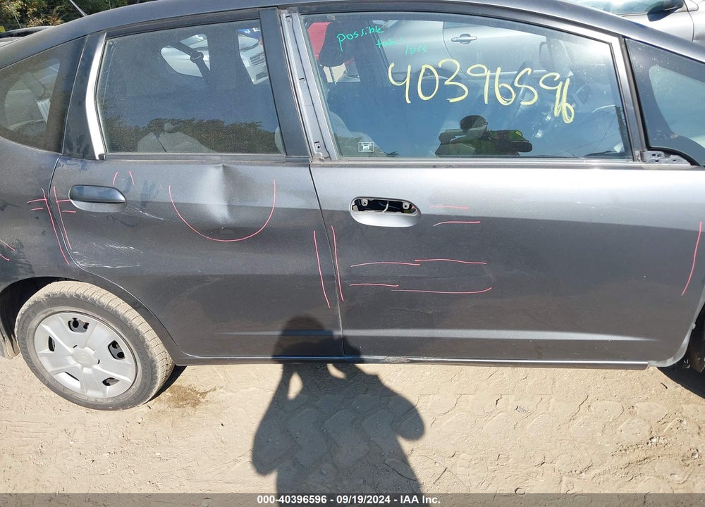 2013 HONDA FIT VIN: JHMGE8H30DC037680