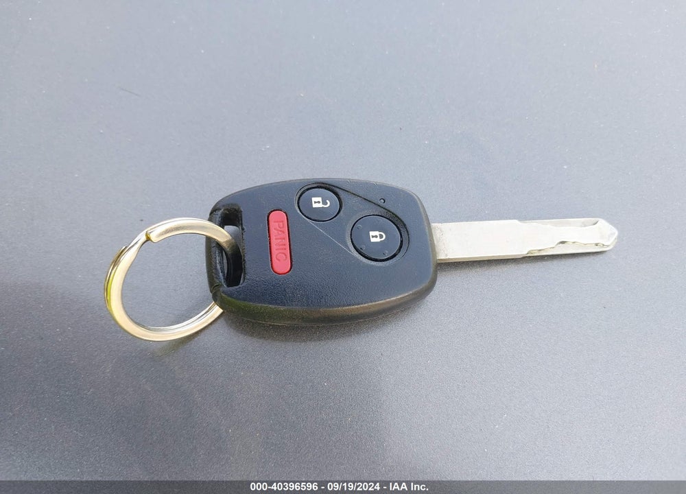 2013 HONDA FIT VIN: JHMGE8H30DC037680