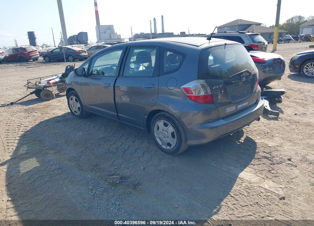 2013 HONDA FIT VIN: JHMGE8H30DC037680