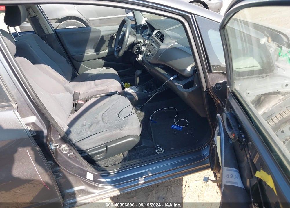 2013 HONDA FIT VIN: JHMGE8H30DC037680