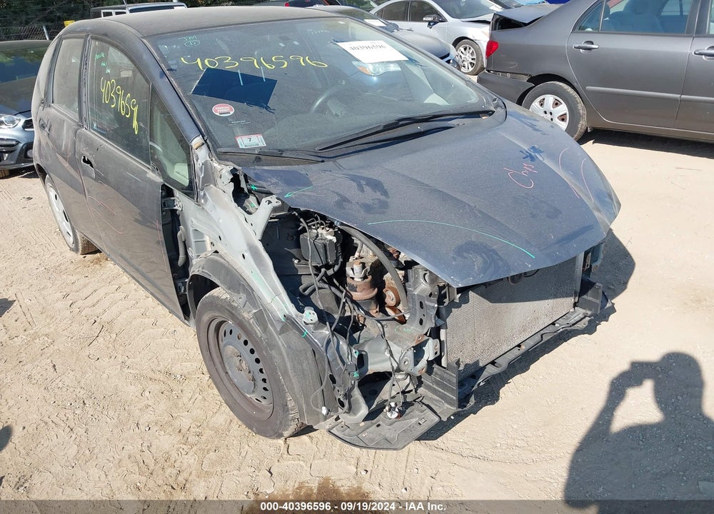 2013 HONDA FIT VIN: JHMGE8H30DC037680