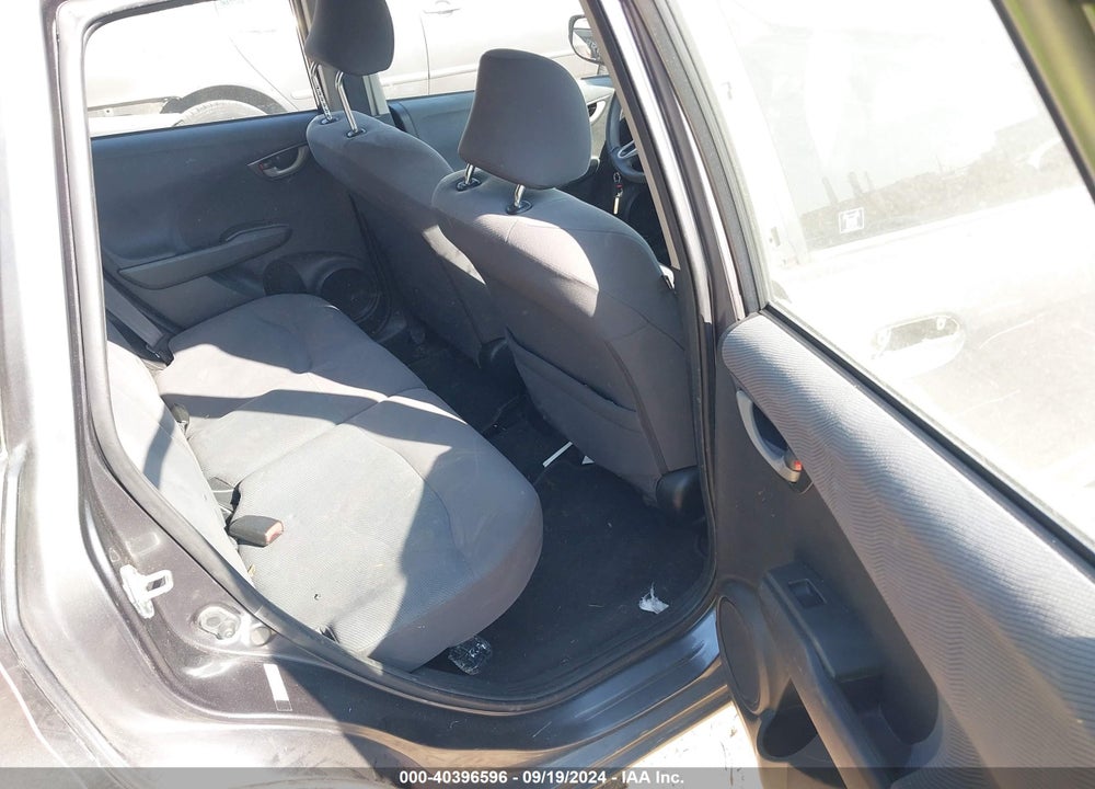 2013 HONDA FIT VIN: JHMGE8H30DC037680