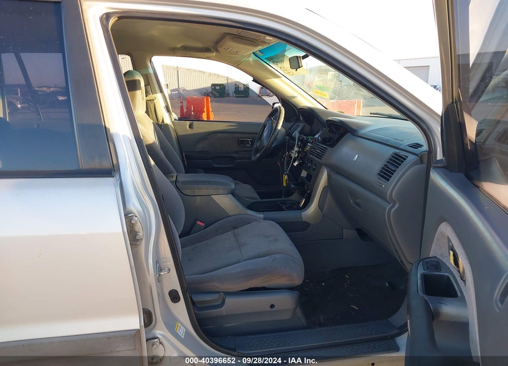 2003 HONDA PILOT LX VIN: 2HKYF18163H543784