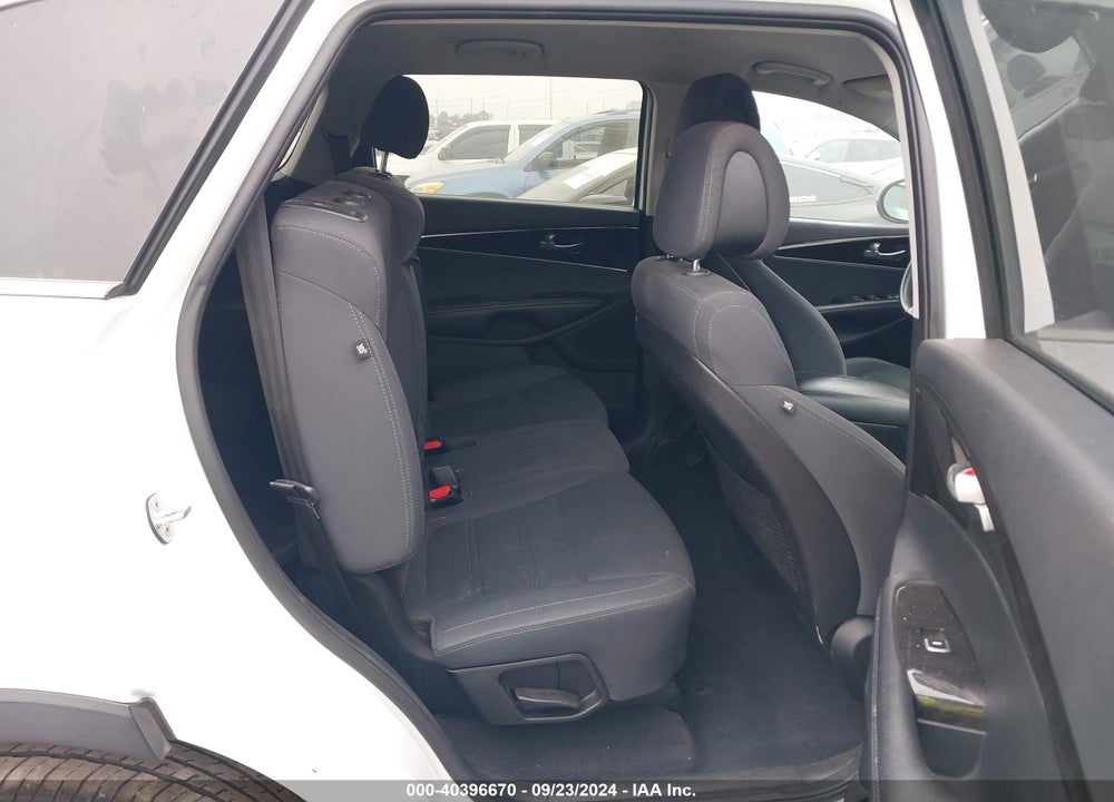 2016 KIA SORENTO VIN: 5XYPG4A51GG107848