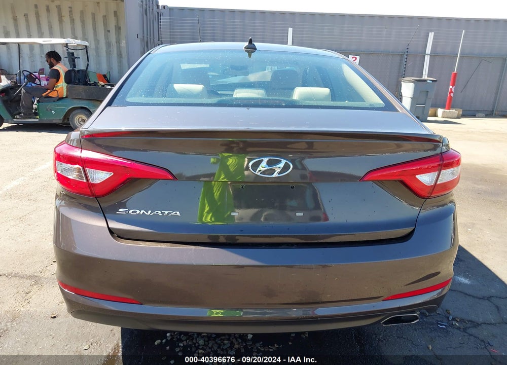 2015 HYUNDAI SONATA SE VIN: 5NPE24AF8FH145406