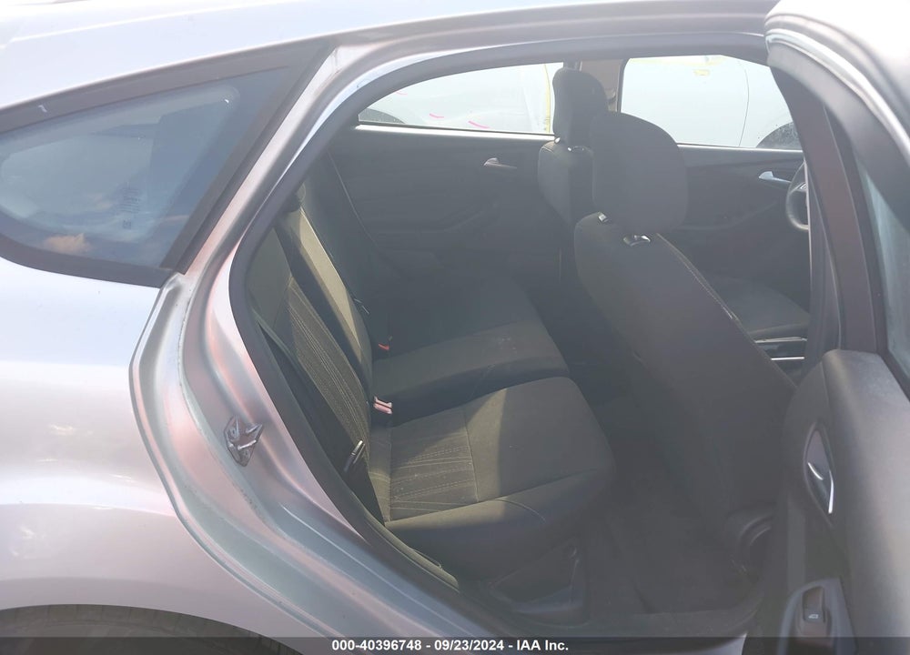 2015 FORD FOCUS SE VIN: 1FADP3K25FL223547