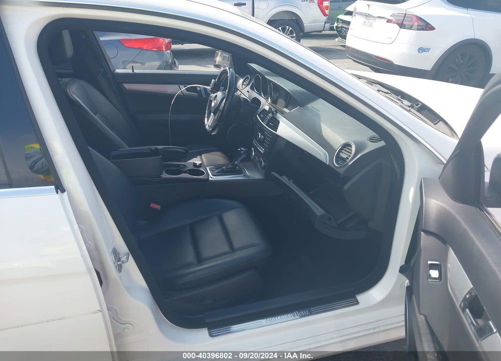 2014 MERCEDES-BENZ C 250 LUXURY/SPORT VIN: WDDGF4HB7EA959803