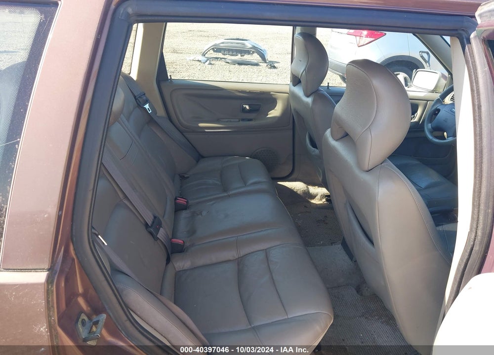 1998 VOLVO V70 AWD VIN: YV1LZ5647W2477655
