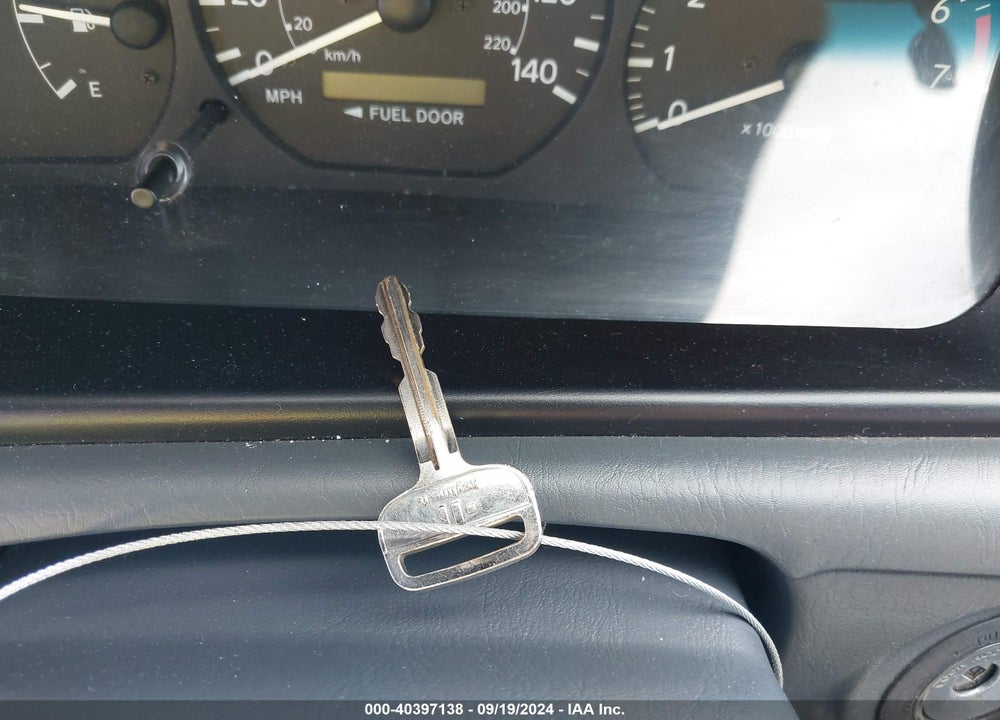 2001 TOYOTA CAMRY CE VIN: 4T1BG22K71U016605