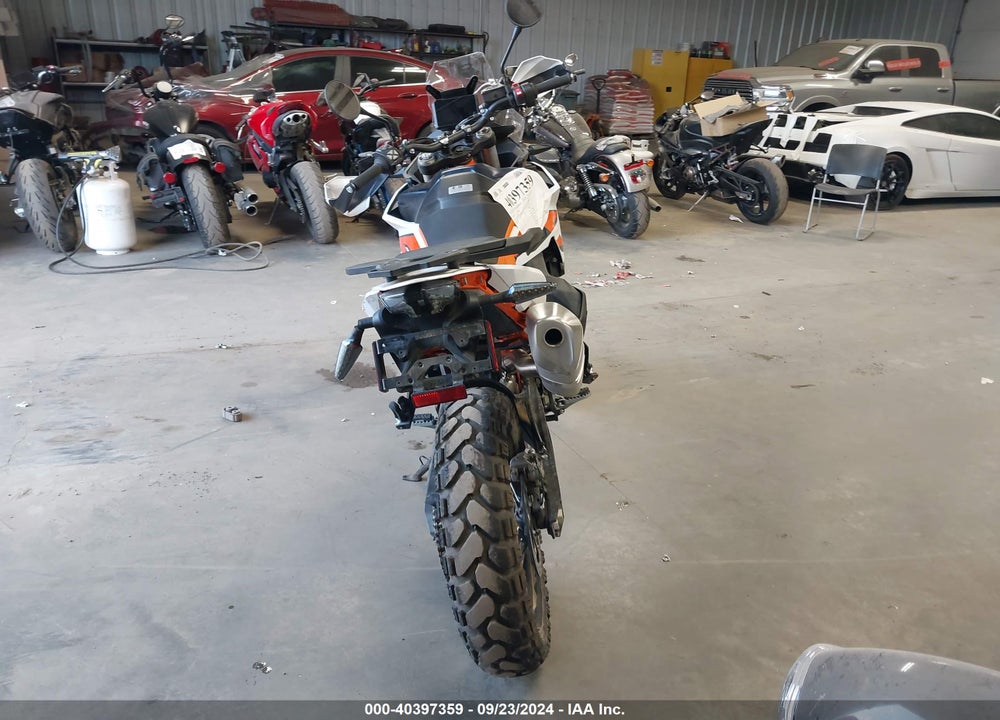 2024 KTM 890 ADVENTURE R VIN: VBKTR6405RM881850