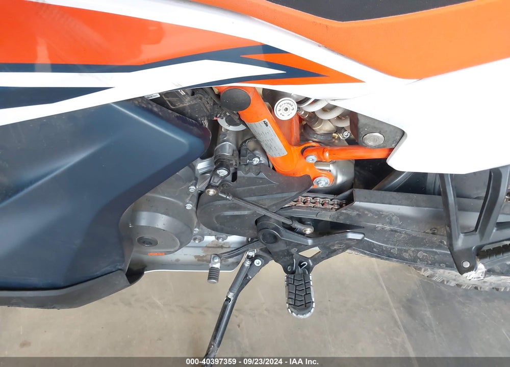 2024 KTM 890 ADVENTURE R VIN: VBKTR6405RM881850