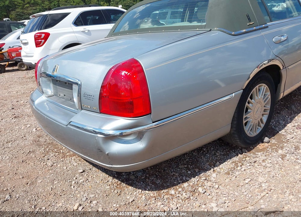 2006 LINCOLN TOWN CAR DESIGNER SERIES VIN: 1LNHM83W46Y601763