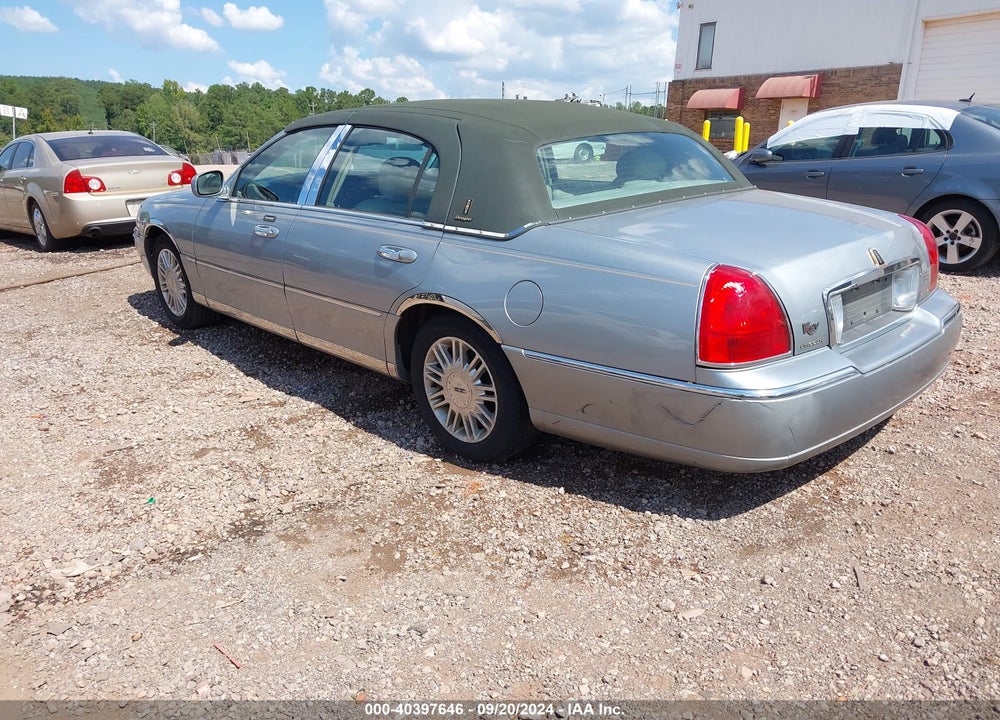 2006 LINCOLN TOWN CAR DESIGNER SERIES VIN: 1LNHM83W46Y601763