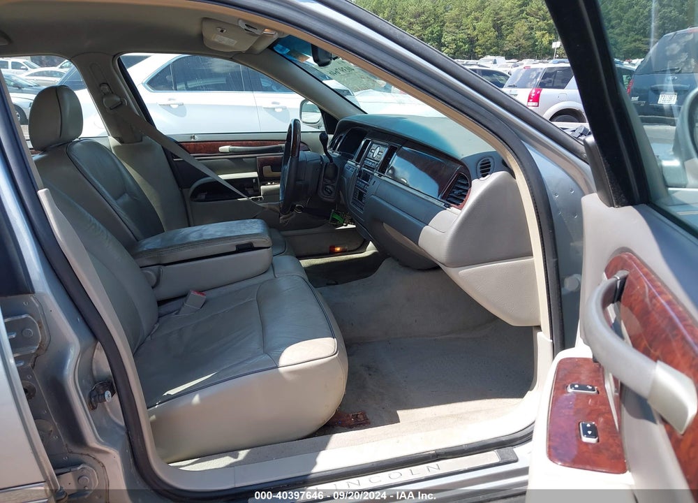 2006 LINCOLN TOWN CAR DESIGNER SERIES VIN: 1LNHM83W46Y601763