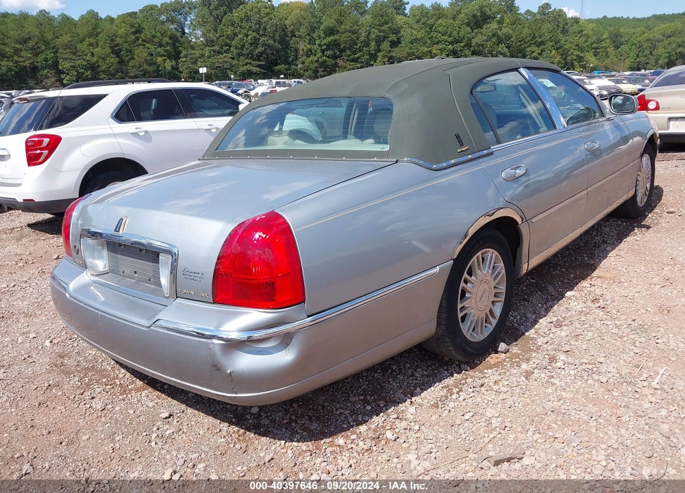 2006 LINCOLN TOWN CAR DESIGNER SERIES VIN: 1LNHM83W46Y601763