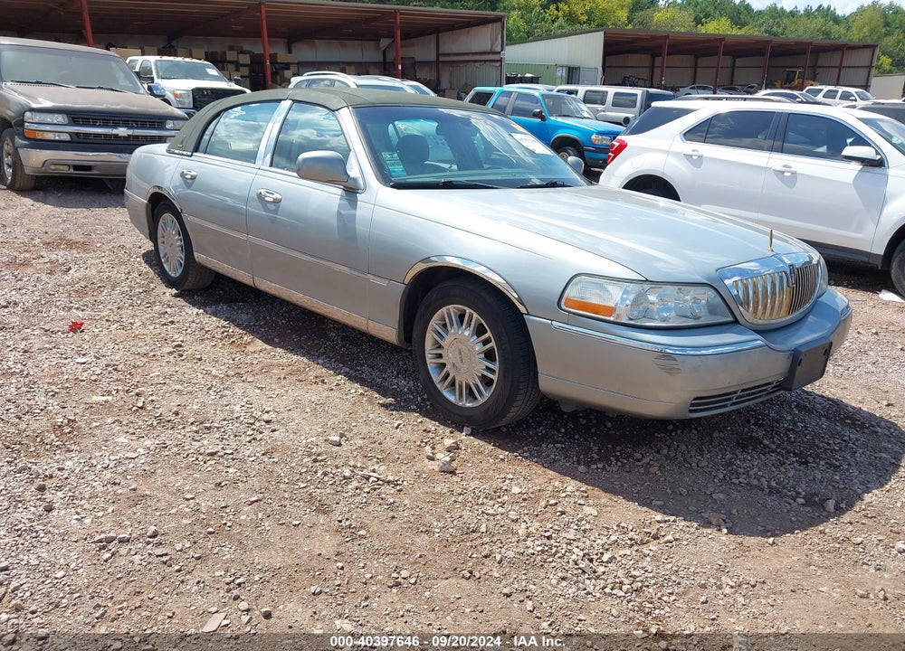 2006 LINCOLN TOWN CAR DESIGNER SERIES VIN: 1LNHM83W46Y601763