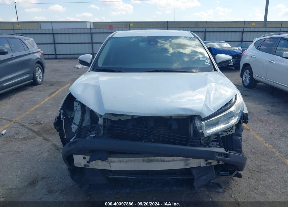 2018 TOYOTA HIGHLANDER LE VIN: 5TDZARFHXJS039764