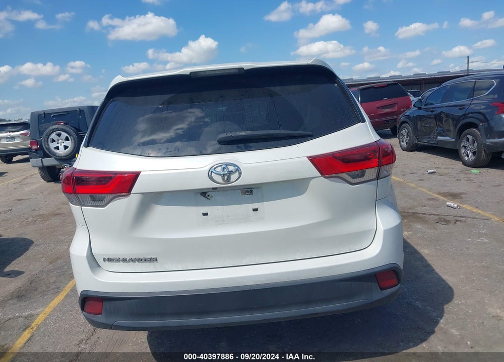 2018 TOYOTA HIGHLANDER LE VIN: 5TDZARFHXJS039764