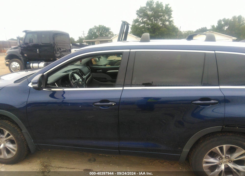 2015 TOYOTA HIGHLANDER XLE V6 VIN: 5TDJKRFH1FS210905