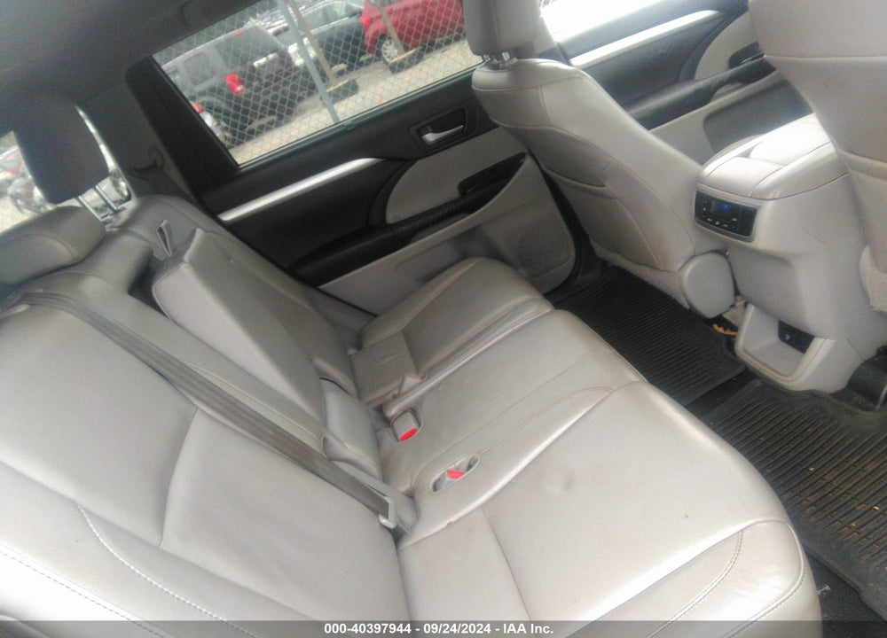 2015 TOYOTA HIGHLANDER XLE V6 VIN: 5TDJKRFH1FS210905
