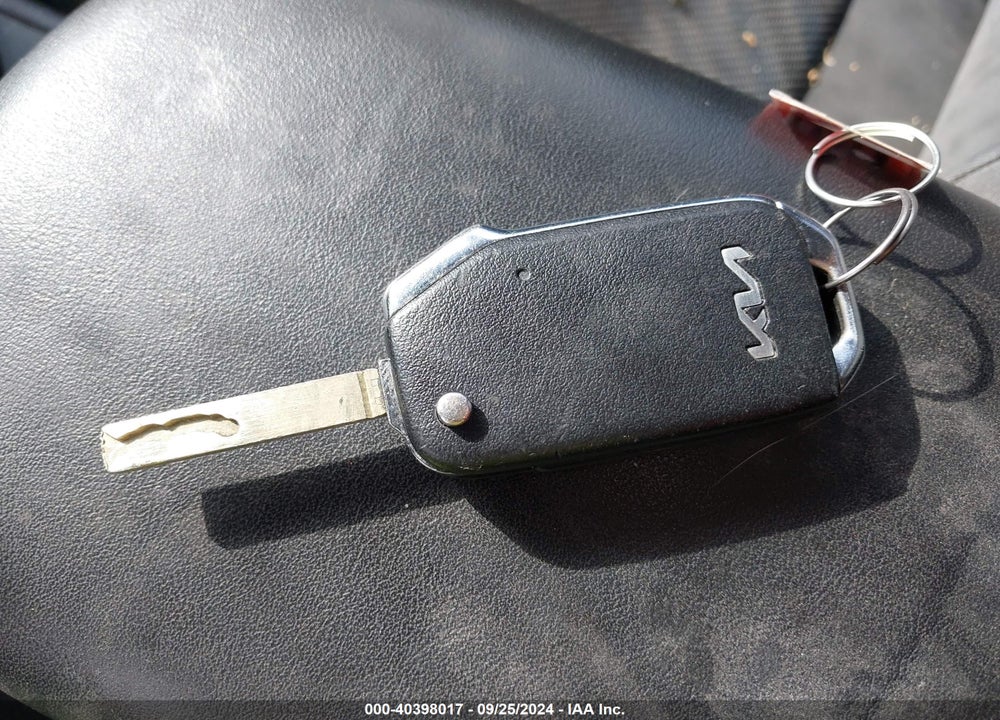 2023 KIA SELTOS LX VIN: KNDEPCAA7P7428644