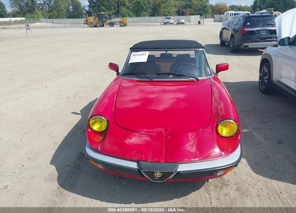 1989 ALFA ROMEO SPIDER VELOCE VIN: ZARBA5586K1066203