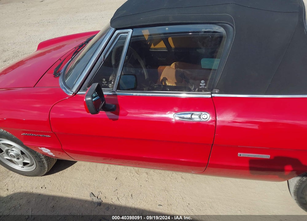 1989 ALFA ROMEO SPIDER VELOCE VIN: ZARBA5586K1066203