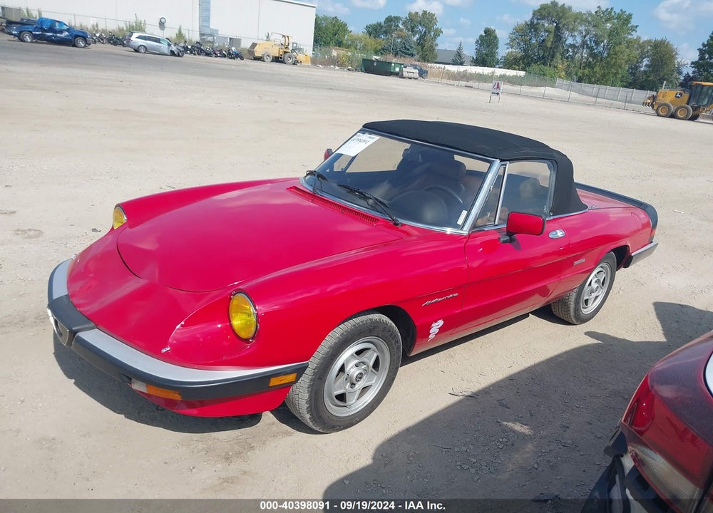 1989 ALFA ROMEO SPIDER VELOCE VIN: ZARBA5586K1066203