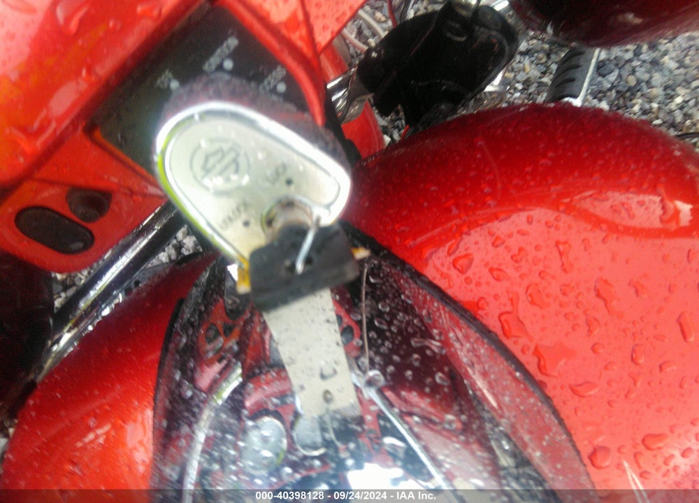 2011 HARLEY-DAVIDSON FLTRX VIN: 1HD1KH412BB616899