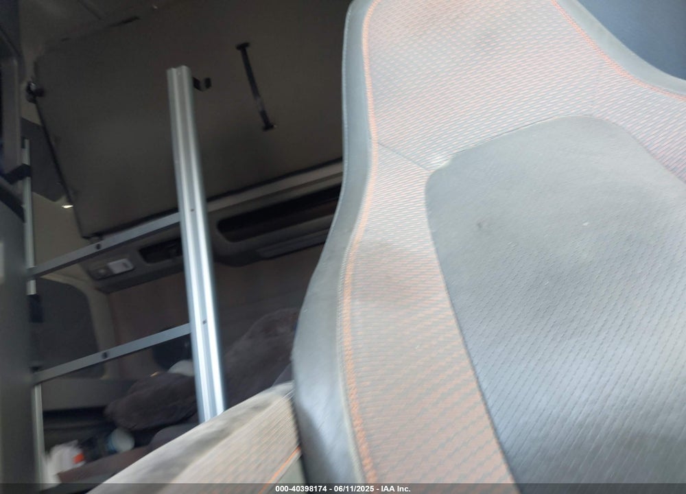 2024 VOLVO VNL VIN: 4V4NC9EH9RN624321