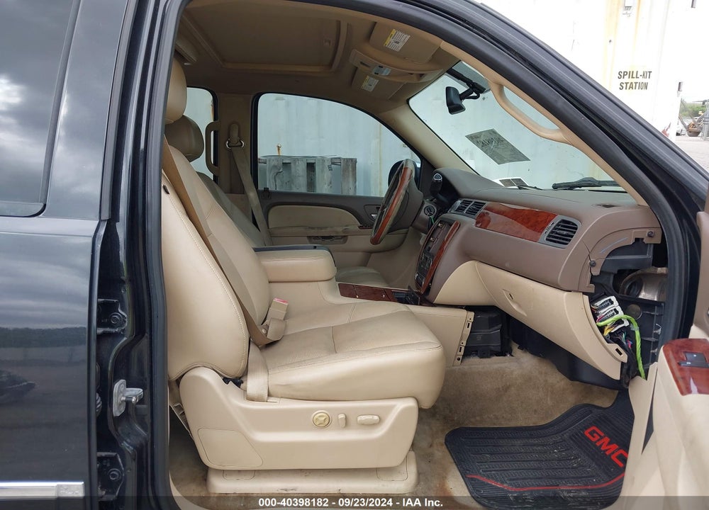 2011 CHEVROLET TAHOE LTZ VIN: 1GNSKCE04BR357555