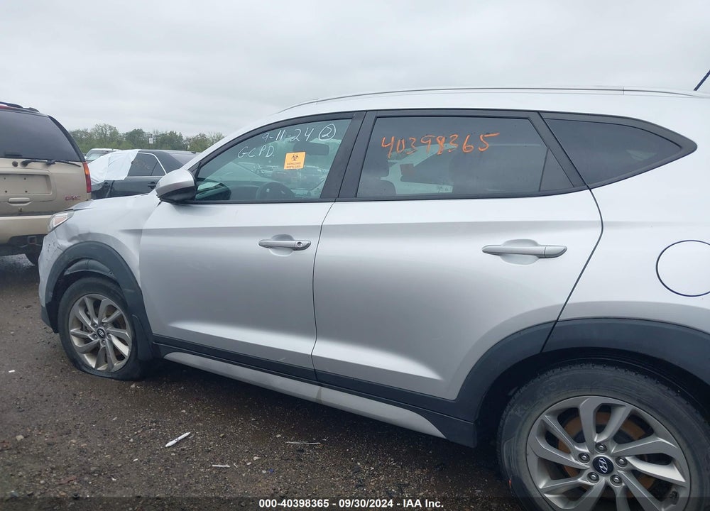 2017 HYUNDAI TUCSON SE VIN: KM8J3CA40HU418430
