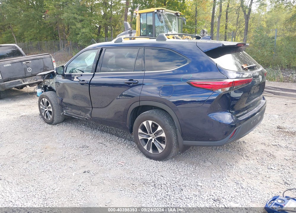 2021 TOYOTA HIGHLANDER XLE VIN: 5TDGZRBH3MS112693